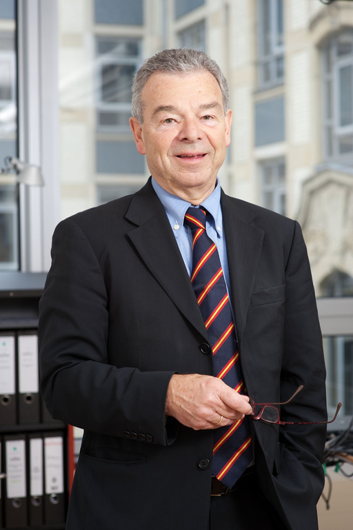 Dr. Peter Becker